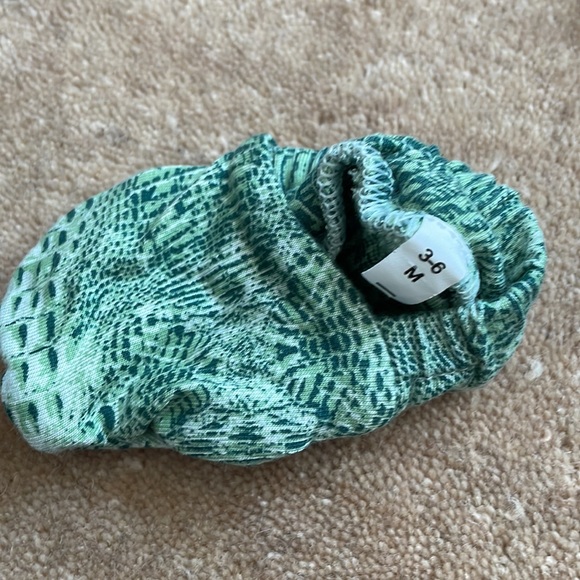 Kate Quinn bamboo crocodile print lot 6-12 mo - Picture 9 of 9